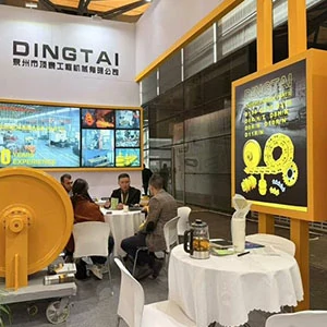 Dingtai de China negociando con un cliente en la Feria de Cantón